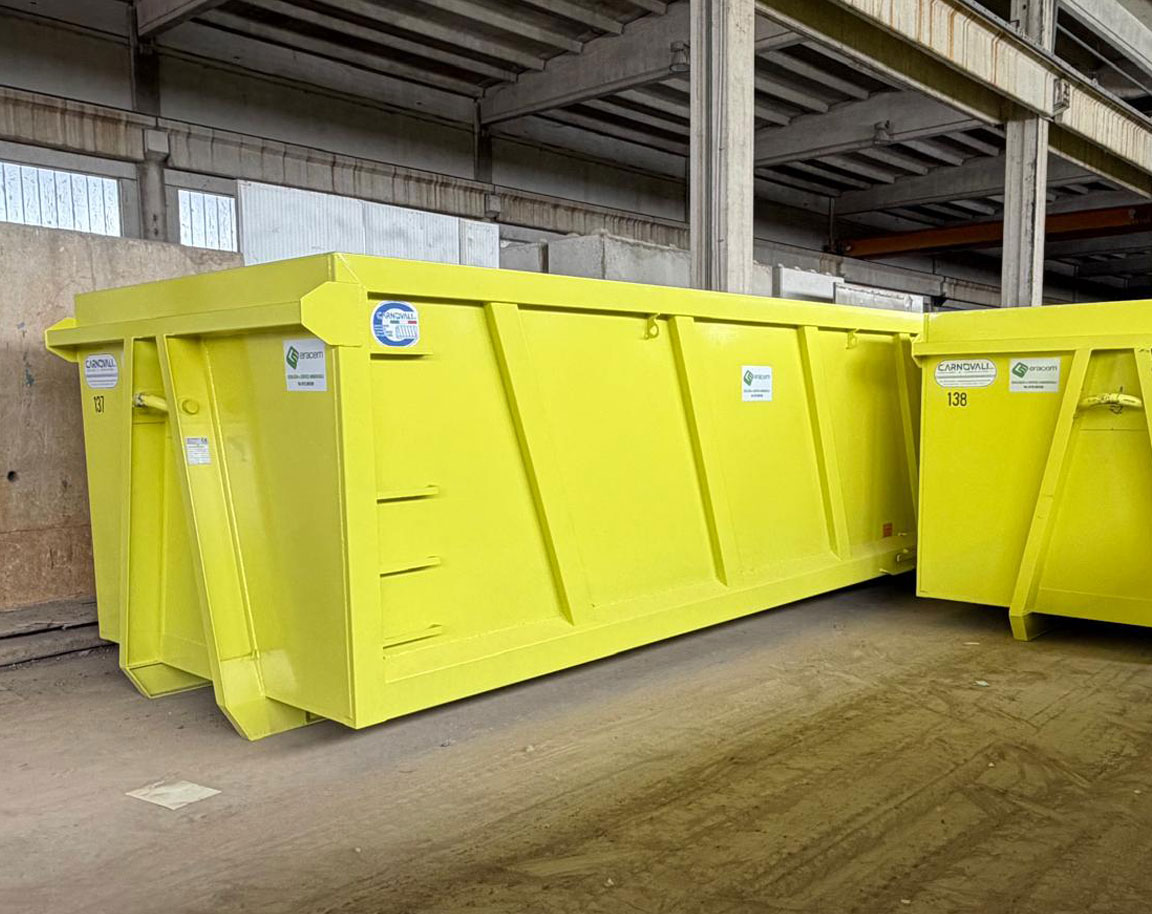 Container scarrabili gialli per la raccolta dei rifiuti